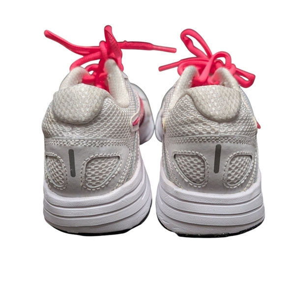 Nike Dart 10 Women's Motion Fit White and Pink Athletic Running Shoes Size 7.5 - Picture 2 of 10